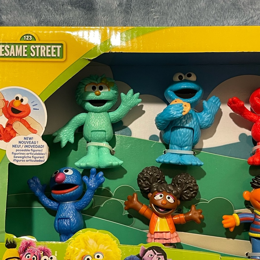 Sesame Street Neighborhood Friends Deluxe Pack - 10-Pack Poseable Figures - Picture 9 of 10